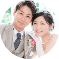 結婚したカップルの画像